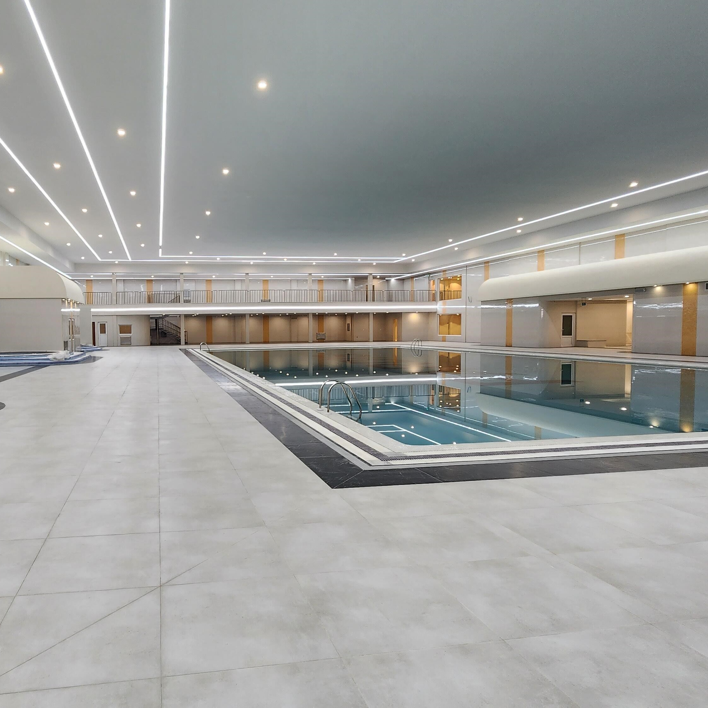 استخر پردیس منطقه آزاد انزلی